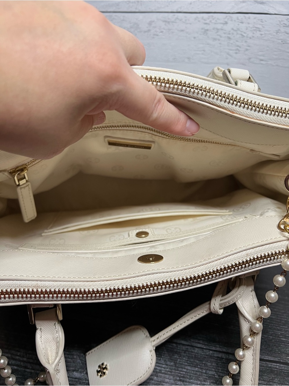 Tory Burch Cream Quilted Leather Satchel with Pearl & Gold Chain Strap - Picture 9 of 10